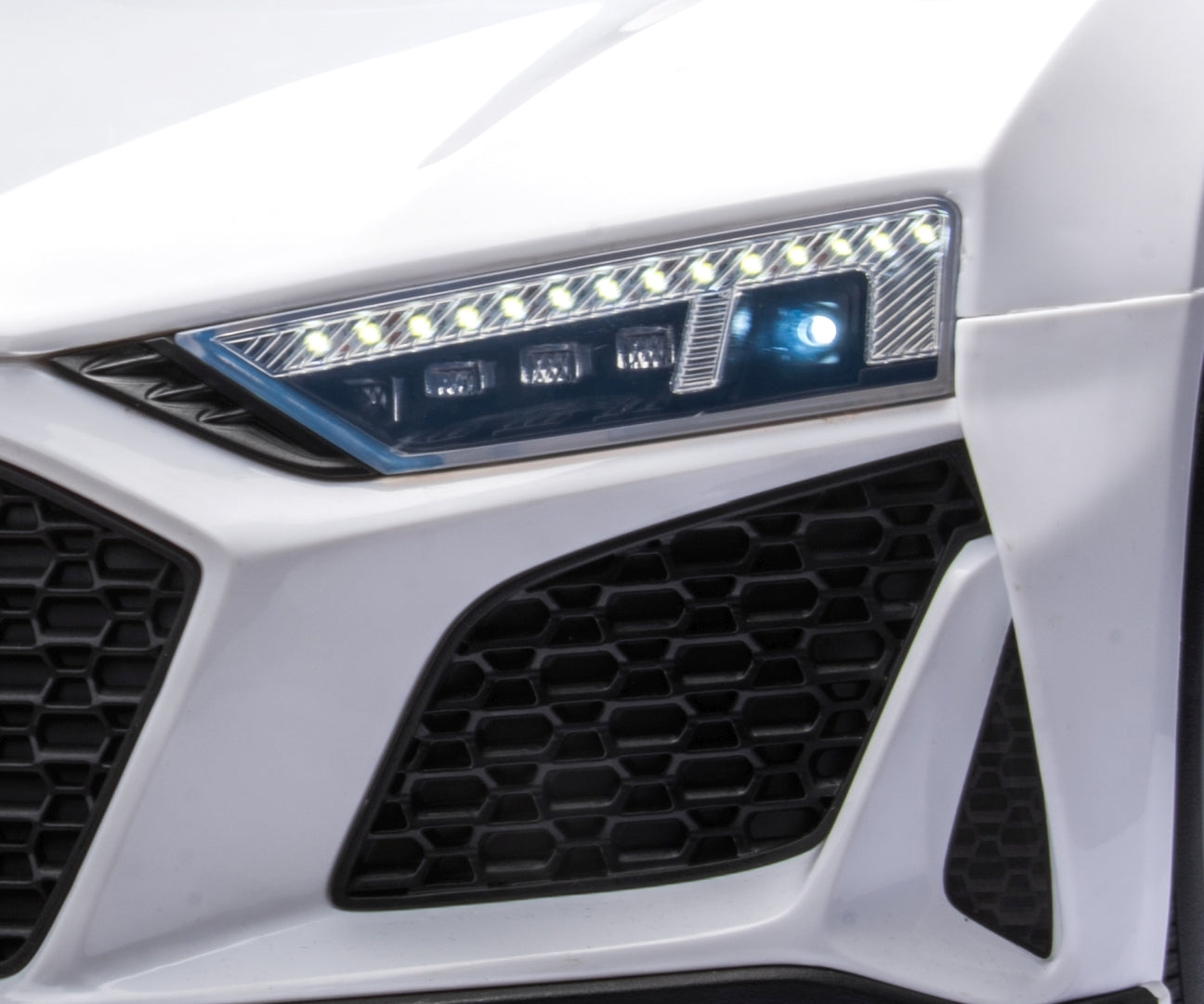 Audi R8 Spyder lasten sähköauto valkoinen 3+ - Sähköautot - Lasten ajoneuvot