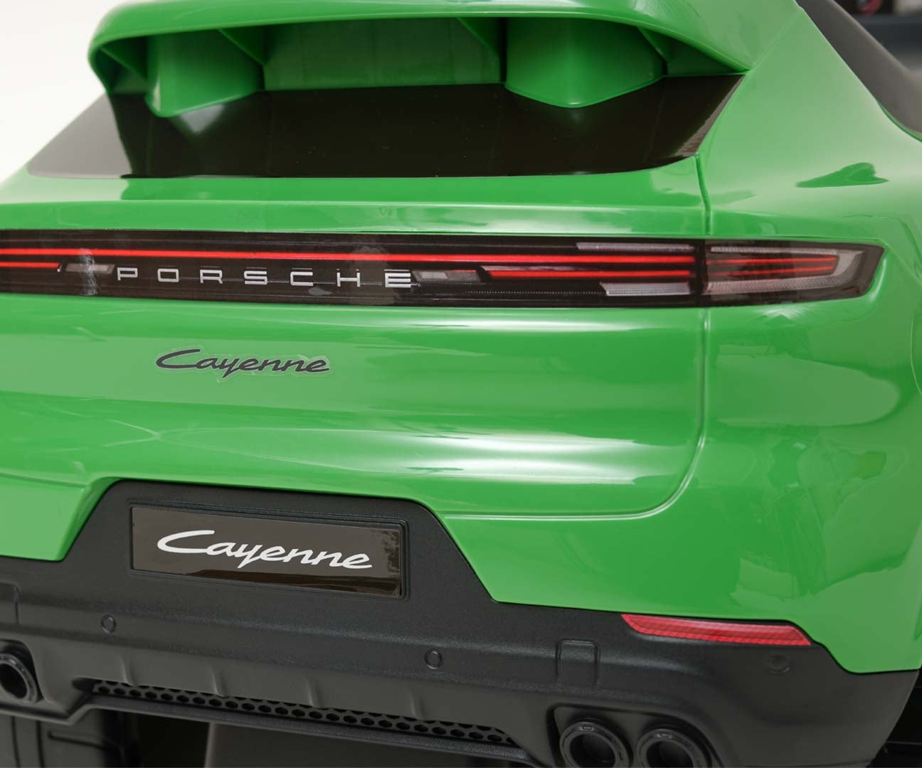 Potkuauto Porsche Cayenne S vihreä 12–36 kk - Ride-ons - Lasten ajoneuvot