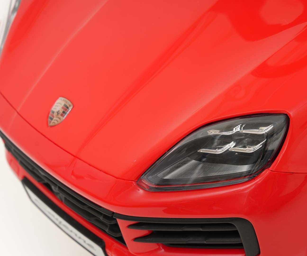 Työntökahvallinen potkuauto Porsche Cayenne punainen 12–36 kk - Ride-ons - Lasten ajoneuvot