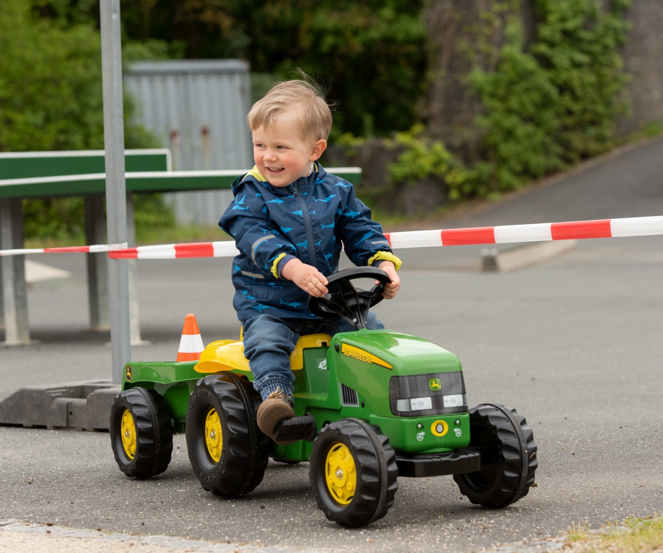 Rolly Kid John Deere -polkutraktori peräkärryllä, 2,5–5 vuotta - Ride-ons - Lasten ajoneuvot